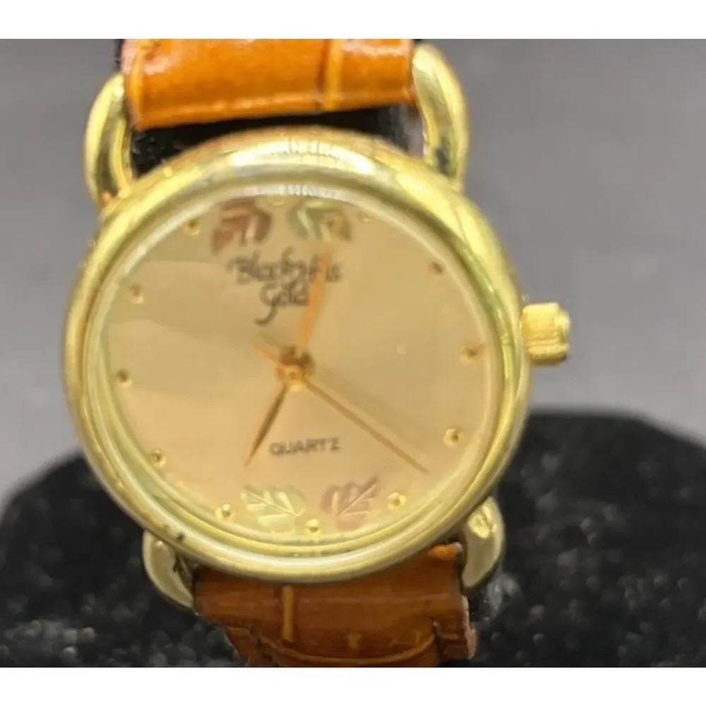 VTG Ladies Black Hills Leaves Autumn Gold Quartz Wristwatch Leather Band Analog